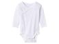 Ein weißer langärmeliger Baby-Body mit seitlichem Verschluss.
