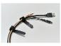 Drei USB-Kabel (Micro-B, Typ-A, Typ-C) ordentlich mit schwarzen Klettverschlüssen organisiert.