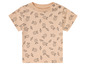 Beigefarbenes Baby-T-Shirt mit einem Muster aus Bären und dem Schriftzug 'Bear Hugs'.