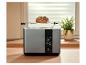 Silberner Toaster mit Digitalanzeige und Brötchen auf dem Aufwärmrost.