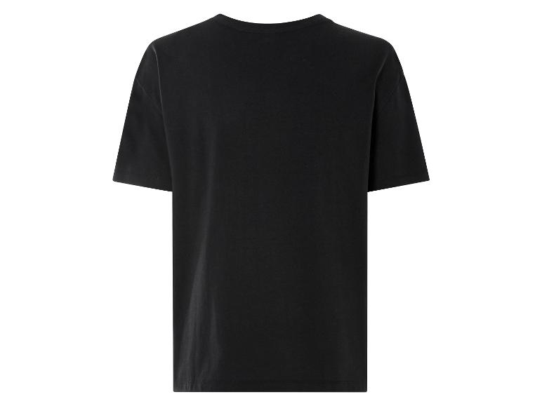 Ein schwarzes T-Shirt mit kurzen Ärmeln.