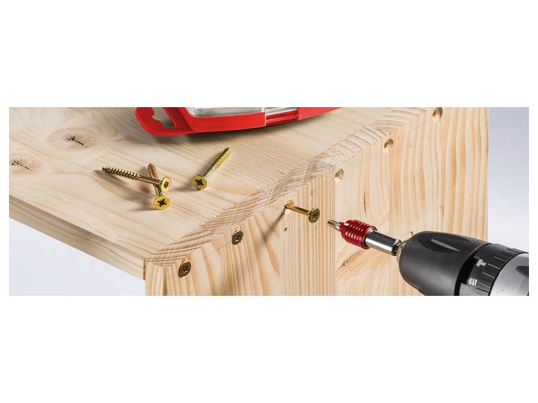 Akkuschrauber mit Holzschrauben, Möbelmontage.