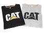 Zwei gefaltete Langarmshirts, eines schwarz mit weißem Logo und eines grau mit schwarzem Logo.