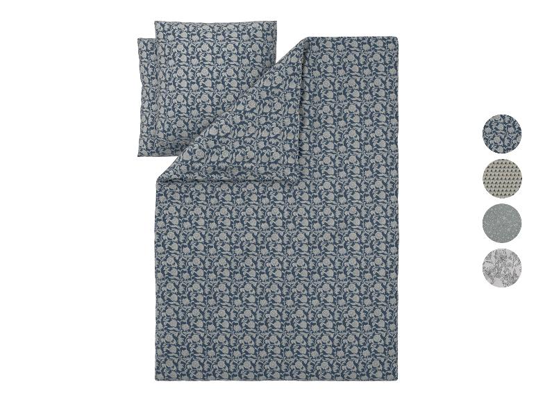 Blaues Blumen-Bettwäscheset mit Kissenbezug und Musterproben.