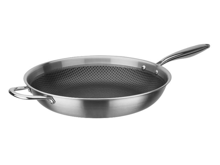 Eine Edelstahl-Wok-Pfanne mit strukturiertem Boden.