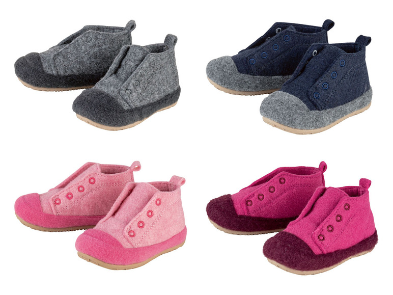 Vier Paar Wollpantoffeln in Grau, Blau, Rosa und Lila