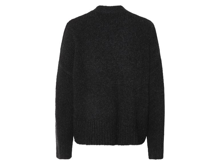 Dunkelgrauer grob gestrickter Pullover.