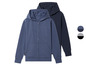 Zwei blaue Kapuzenpullover mit Reißverschluss