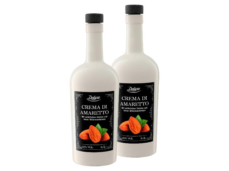 Zwei Flaschen Amaretto-Sahnelikör mit 15% Alkohol und 0,5L, mit Mandeln auf dem Etikett.