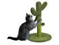 Graue Katze kratzt an einem grünen Kaktus-Kratzbaum