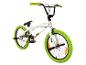 Weißes und grünes BMX-Fahrrad auf weißem Hintergrund.