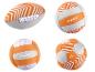 Strandball-Set: ein Rugbyball, zwei Volleybälle und ein Fußball in orange-weißen Streifen.