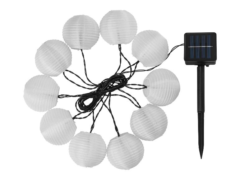 Solar-Lichterkette mit zehn weißen Papierlaternen und einem Solarpanel-Erdspieß.