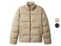 Eine beige Pufferjacke mit Reißverschluss und zwei Farbmustern.