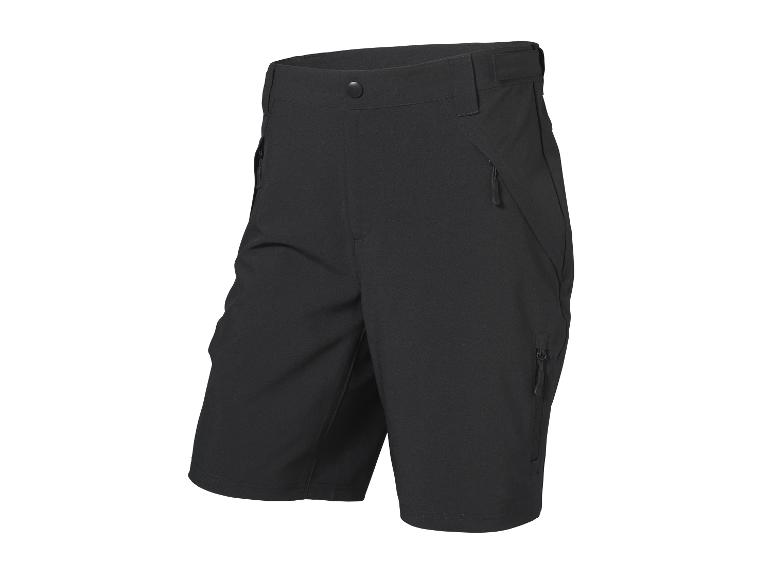 Schwarze Herren-Shorts mit Reißverschlüssen und Knopf, schräg von vorne gesehen.