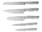 Set aus fünf Edelstahlmessern mit strukturierten Griffen.