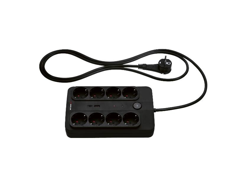 Schwarze Steckdosenleiste mit acht Steckdosen und zwei USB-Anschlüssen, Netzschalter und Stecker.