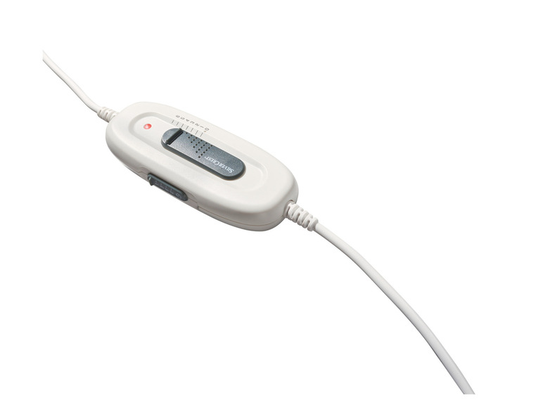 Eine weiße Silvercrest Heizdecke mit Kabel und Thermostat.