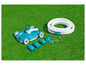 Ein Bestway Poolroboter mit Zubehör, darunter ein Schlauch und zusätzliche Teile.