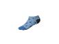 Blauer Socken mit Bootsmuster, dunkelblauer Spitze und Ferse.
