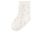 Weiße Socke mit rosafarbenen Herzen