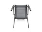 Ein grauer Gartenstuhl mit einem Metallgestell.