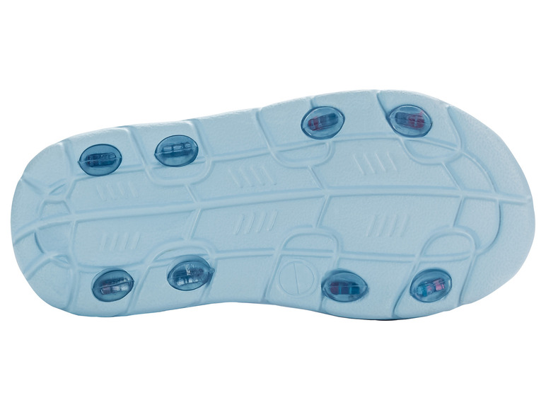 Die blaue Sohle eines Schuhs mit kleinen Lichtern.