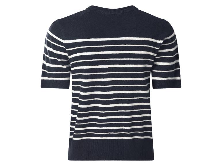 Dunkelblauer und weiß gestreifter Kurzarmpullover.