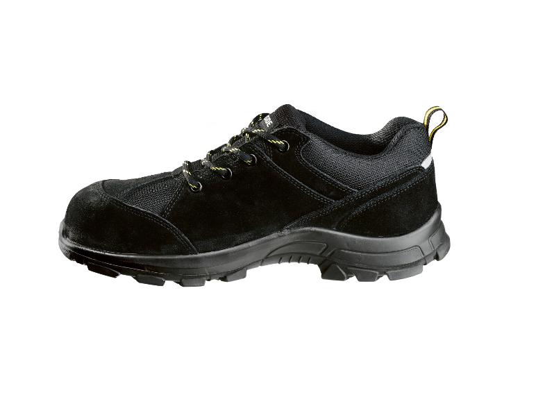 Schwarze Arbeitsschuhe mit Schnürsenkeln.