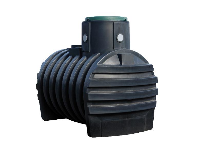 Schwarzer horizontaler Abwasser- oder Regenwassertank mit grünem Deckel