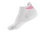 Weiße Sportsocken mit rosafarbenen Details.