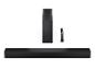Schwarze Soundbar mit Subwoofer und Fernbedienung