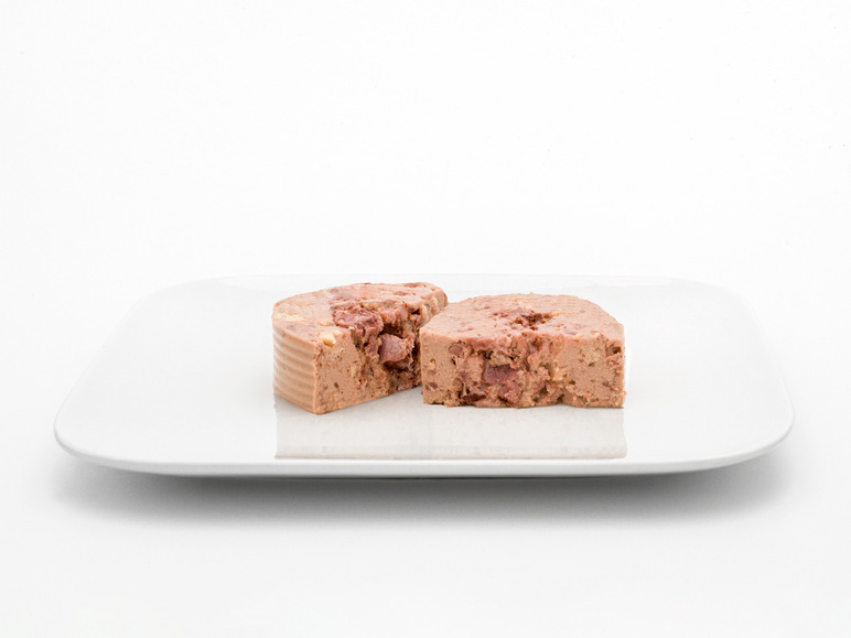 Gehe zu Vollbildansicht: JosiCat Katzennassnahrung Paté reich an Rind mit Pastinake, 4 x 400 g - Bild 3