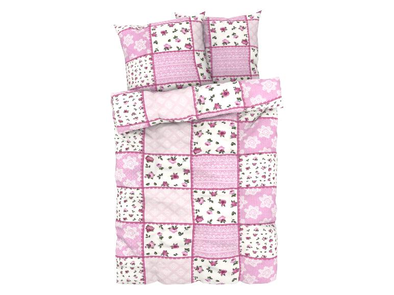 Rosa Bettwäsche im Patchwork-Design mit Blumen und Spitze.