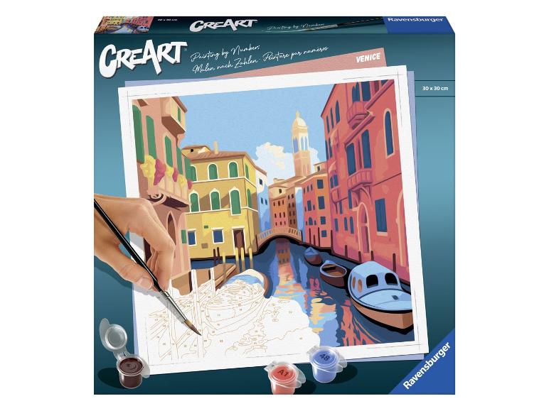 Malen-nach-Zahlen-Set mit einer Venedig-Kanalszene, eine Hand malt ein Boot.