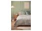 LIVARNO home Tagesdecke auf einem Bett in einem gemütlichen Schlafzimmer