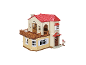 Spielzeug-Puppenhaus mit rotem Dach, Balkon und Briefkasten.