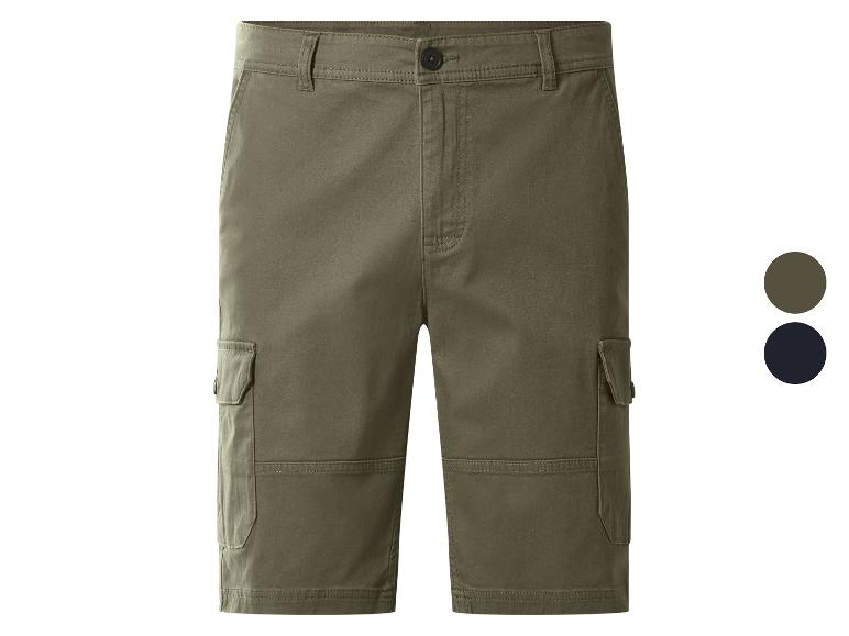 Herren-Cargoshorts in Khaki mit Seitentaschen, auch in Dunkelblau erhältlich.