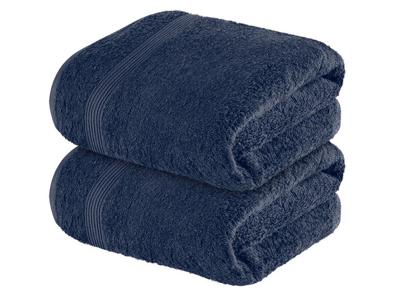 Zwei dunkelblaue Handtücher übereinander gelegt.