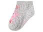 Graue Kindersocke mit rosa Schweinchen-Zeichnung und blauem Herz.