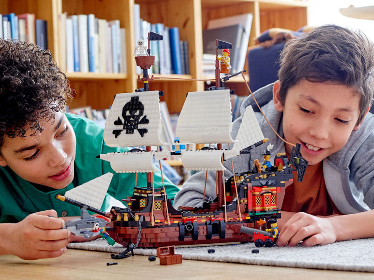 Gehe zu Vollbildansicht: LEGO® Creator 31109 »Piratenschiff« - Bild 2