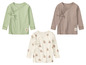 Drei Wickelbodys für Babys: Einer in Mintgrün, einer beige und einer mit Apfelmuster.