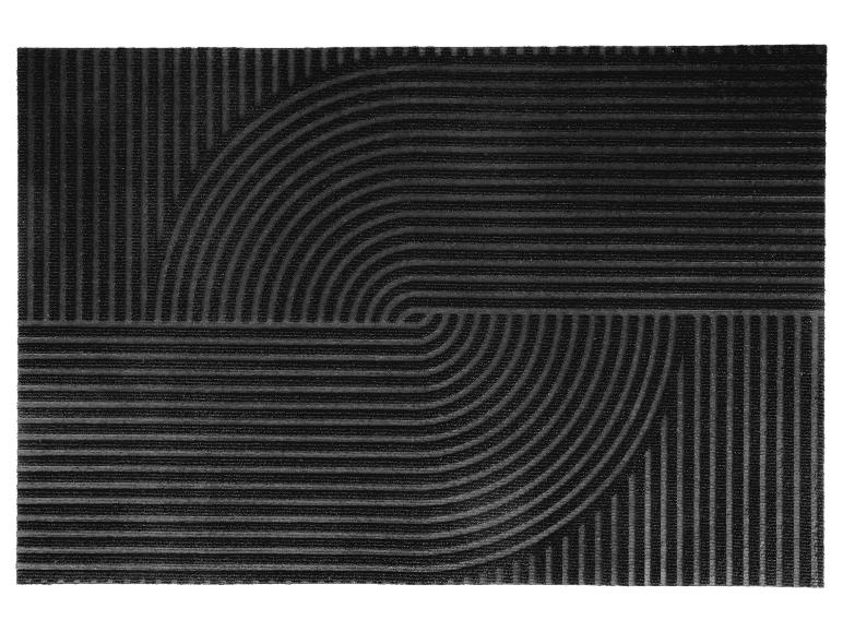 Schwarze rechteckige Matte mit einem geometrischen Muster aus horizontalen und gekrümmten Linien.