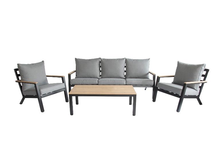 Gartenmöbel-Set: graue Sofa und zwei Sessel, heller Holz-Couchtisch.