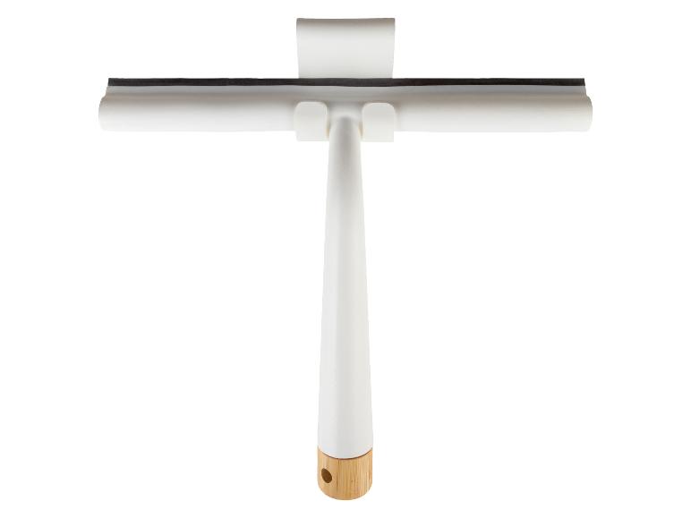 Ein weißer Fensterwischer mit Holzgriff.