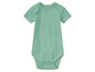 Ein mintgrüner Baby-Body mit kurzen Ärmeln.