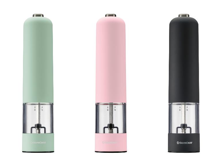 Drei elektrische Gewürzmühlen in Mintgrün, Rosa und Schwarz.