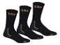 Drei schwarze CAT-Socken mit gelben Details und Logo.
