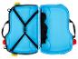 Offener blauer Kinderkoffer mit schwarzen Gurten und Tasche.