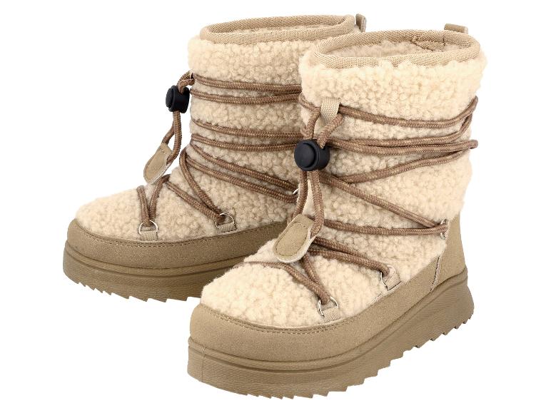 Hellbraune Winterstiefel im Lammfell-Stil mit Schnürsenkeln.